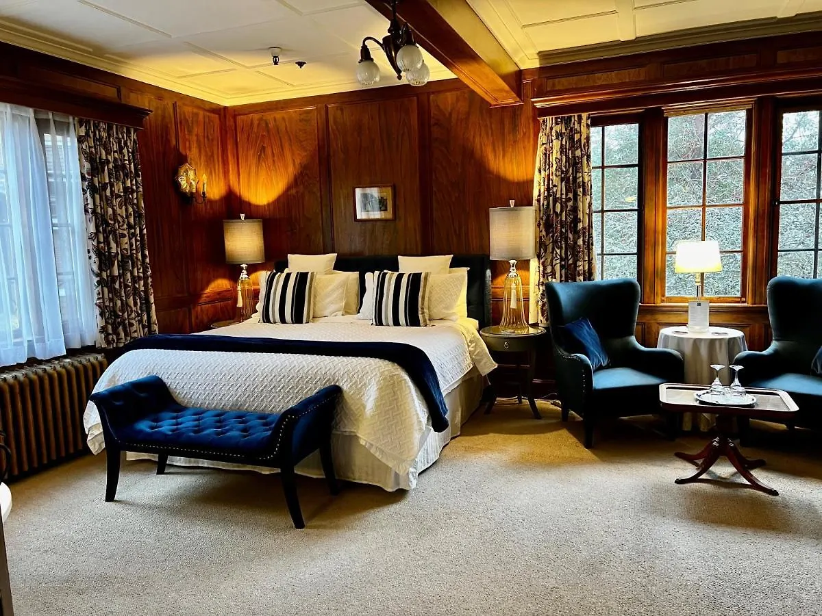 *** Hotel The Latch Inn Sidney Canada